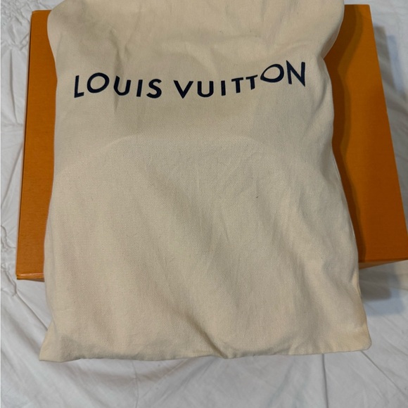 Louis Vuitton Waterfront Line Mule Prism
Slide Sandals Size 9 Brand New - Picture 8 of 8